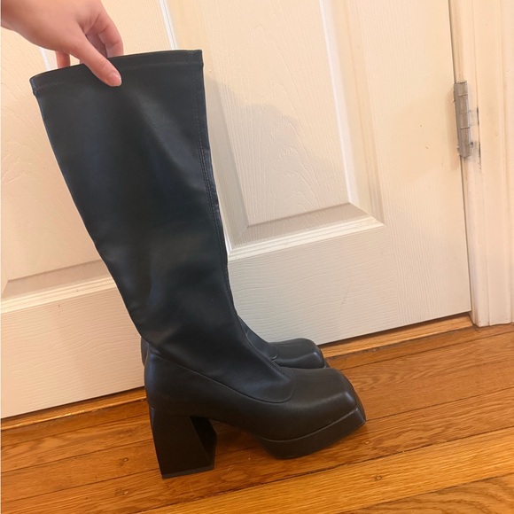 Elegant Black Women's Boots - Picture 3 of 6
